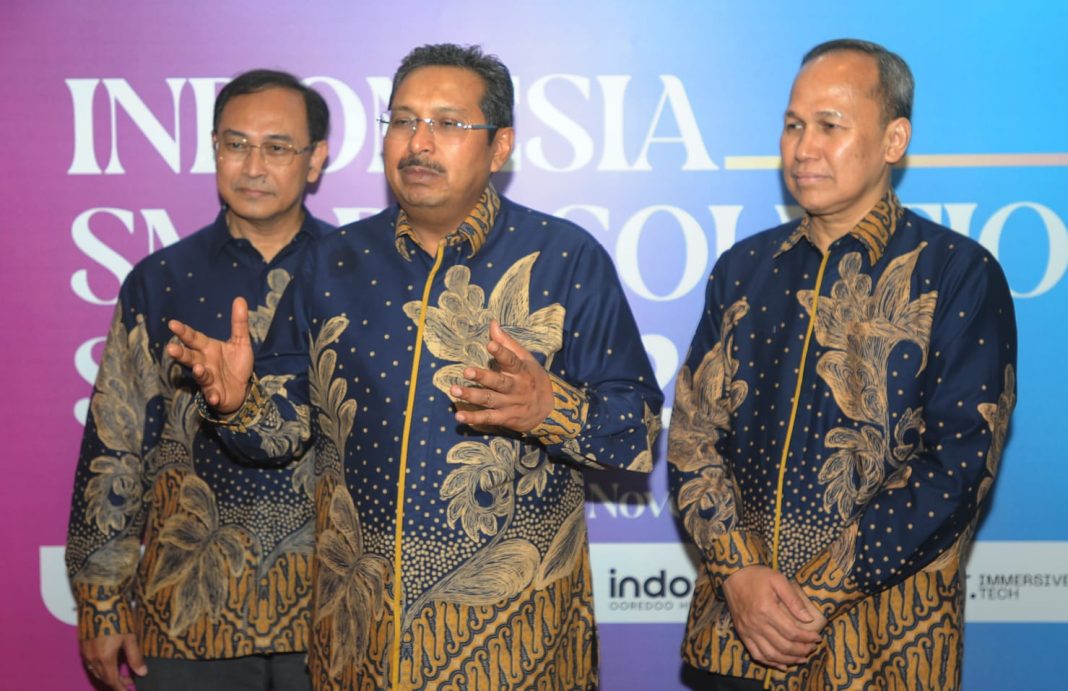 Kominfo Ungkap Nasib XL Axiata dan Smartfren Jika Merger.