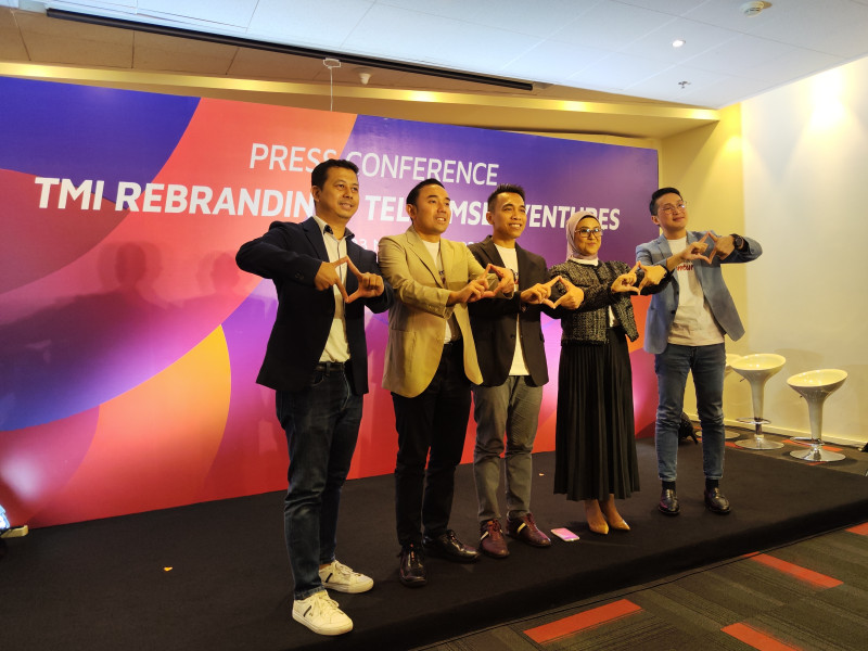 (Ki-Ka) Kurnia Purwanto-Manager External Communications at Telkomsel, Saki H. Bramono-VP Corporate Communications and Social Responsibility Telkomsel, Endra Diputra-VP Corporate Strategy, Innovation, Sustainability, and Strategic Marketing Telkomsel, Mia Melinda-CEO Telkomsel Ventures, William Gozali-Chief Investment Officer Telkomsel Mitra Inovasi