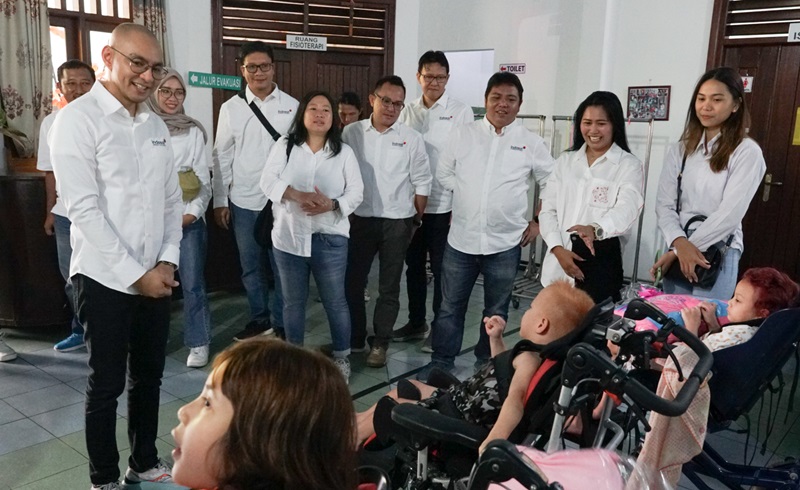 Selain memastikan kualitas layanan dan jaringan terbaik, komitmen Indosat menghadirkan kehangatan dan kebahagiaan bagi masyarakat juga akan dirasakan oleh lebih dari 5600 anak yatim di seluruh Indonesia. Kesempatan penuh kasih untuk berbagi tahun ini merupakan bagian dari program Corporate Social Responsibility (CSR) di pilar Filantropi. Mengusung tema ‘Indosat Berbagi Kebaikan’, menjadi penutup rangkaian bulan berbagi Indosat sepanjang Desember 2023.