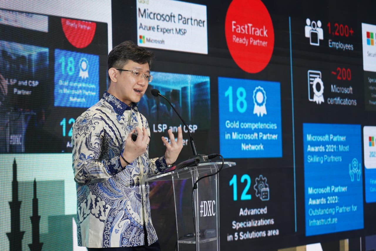 Hendra Lesmana (Presiden Direktur NTT Indonesia Technology) memberikan pemaparan dalam acara peresmian Digital Experience Center di Green Office Park (GOP) 9, BSD City, pada Kamis (18/01).
