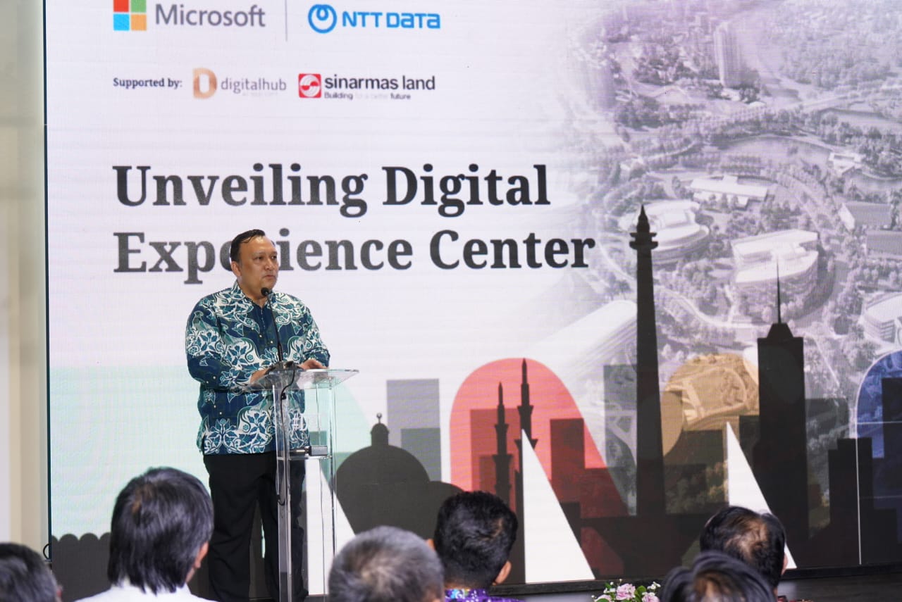 Dharma Simorangkir (Presiden Direktur Microsoft Indonesia) memberikan kata sambutan dalam acara peresmian Digital Experience Center di Green Office Park (GOP) 9, BSD City, pada Kamis (18/01).