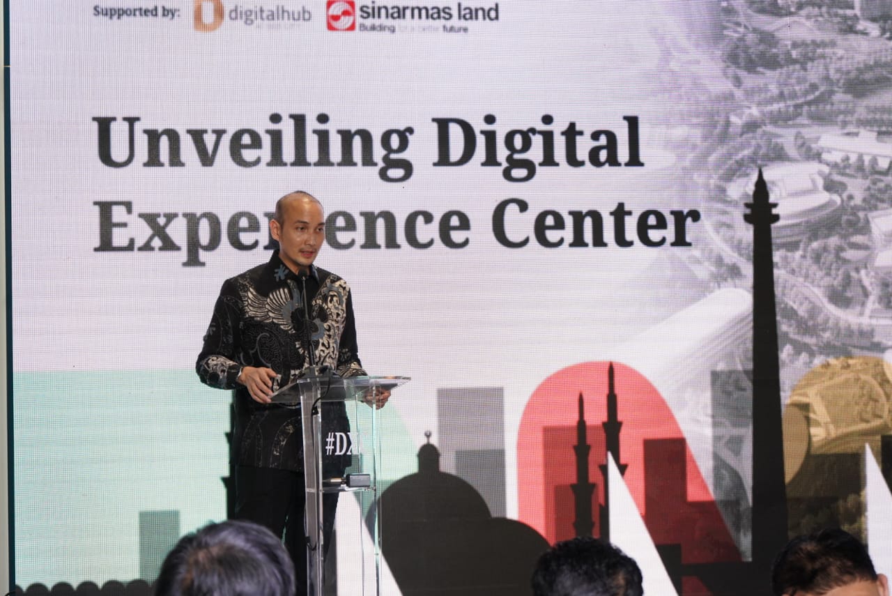 Irawan Harahap (CEO Digital Tech Ecosystem & Development Sinar Mas Land) memberikan kata sambutan dalam acara peresmian Digital Experience Center di Green Office Park (GOP) 9, BSD City, pada Kamis (18/01).