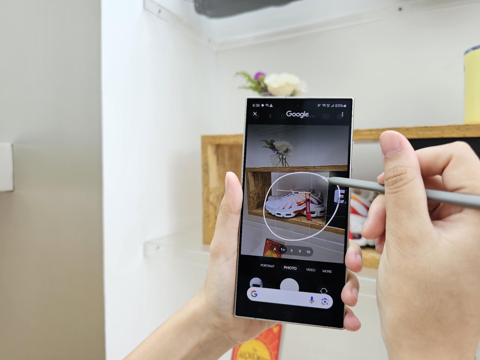 Dengan Circle to Search with Google bikin kamu bisa cari tahu brand fashion kesukaan lebih praktis