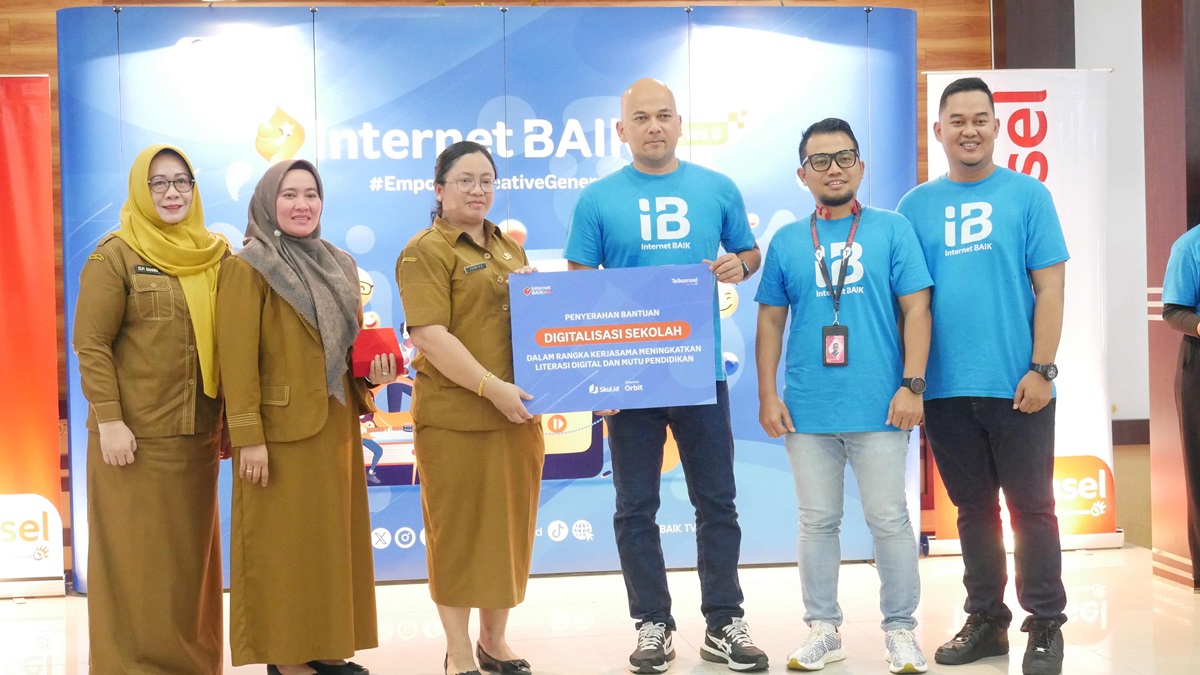 Program Internet “Bertanggung Jawab, Aman, Inspiratif, Kreatif” (Internet BAIK) dari Telkomsel kembali hadir dengan upaya meningkatkan kualitas pendidikan melalui e-repository bahan ajar digital, memfasilitasi kolaborasi antar siswa maupun guru dari berbagai sekolah untuk berbagi ide, menerapkan strategi pengajaran terdepan, serta memaksimalkan sumber daya pendukung pembelajaran.