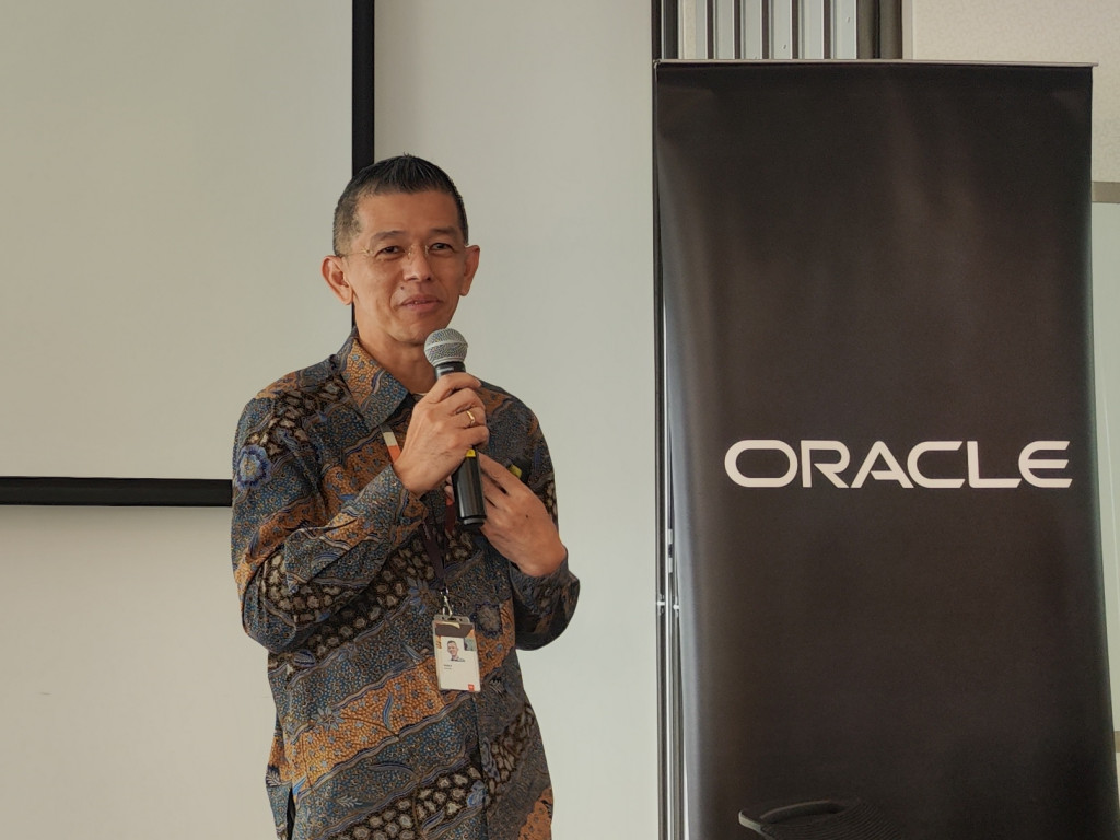 Rusly Askar, Managing Director, Oracle Indonesia.