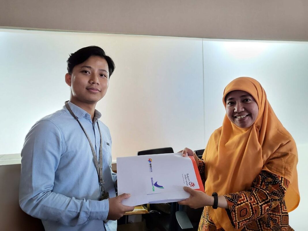 Serah Terima dan Penandatanganan Dokumen Instalasi, UAT dan Lisensi Big Data Platform BigBox, diterima oleh Head of Drugs BPOM, Arlinda Wibiayu (kanan) di Jakarta, beberapa waktu lalu.
