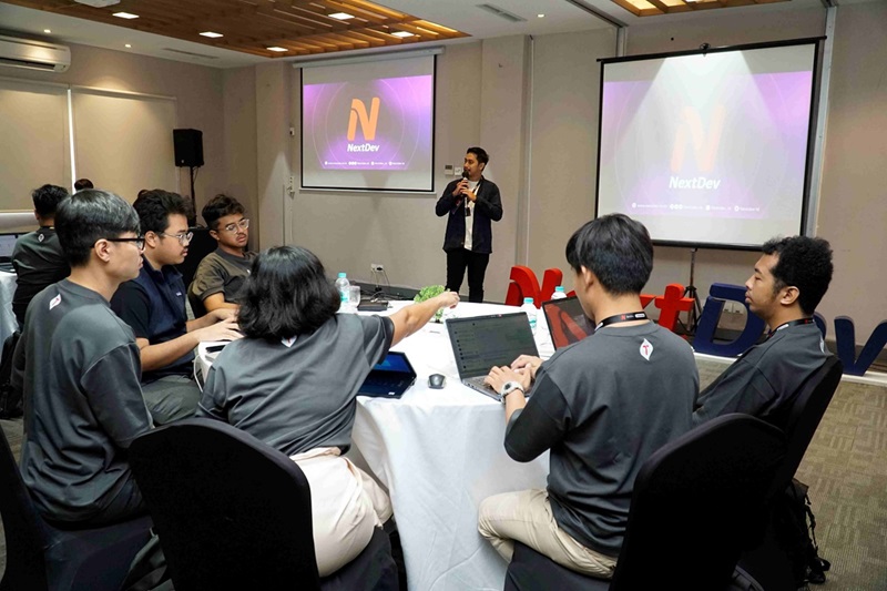 NextDev Academy memberikan serangkaian kegiatan komprehensif untuk meningkatkan kapabilitas para startup dalam membangun pondasi pertumbuhan bisnis serta menciptakan dampak berkelanjutan, seperti assesment and startup diagnostic, orientation and bootcamp, dan online incubation yang menghadirkan para ahli dan mentor di bidang bisnis, teknologi, dan sosial.
