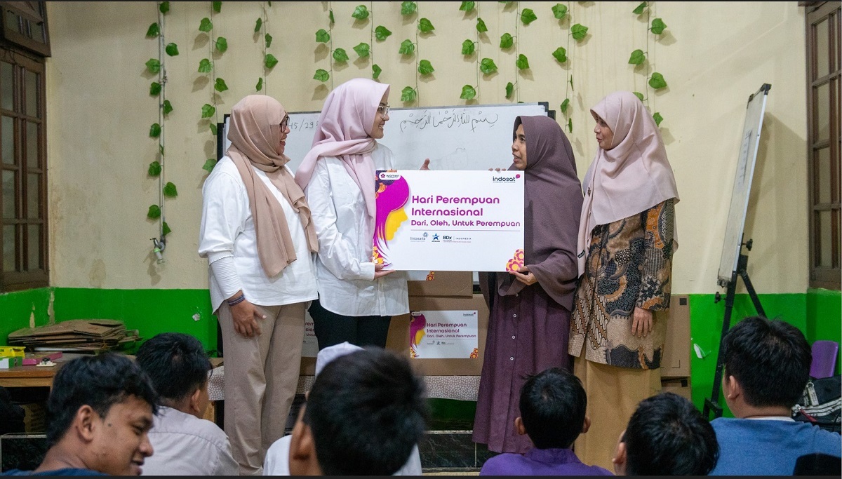 Menandai peringatan Hari Perempuan Internasional atau International Women’s Day (IWD) 2024, Indosat Ooredoo Hutchison (Indosat atau IOH) menegaskan komitmennya dalam mendorong inklusi dan pemberdayaan perempuan, baik di dalam maupun di luar perusahaan. Dengan tema ‘Inspire Inclusion’, Indosat mengambil langkah nyata untuk menjadikan inklusi sebagai inspirasi bagi semua pemangku kepentingan. Indosat bersama Lintasarta, Artajasa, dan BDx Indonesia telah menyalurkan berbagai barang layak pakai kepada yayasan perempuan di berbagai wilayah operasinya, seperti Sumatera, Jawa, Bali, Kalimantan, dan Sulawesi.