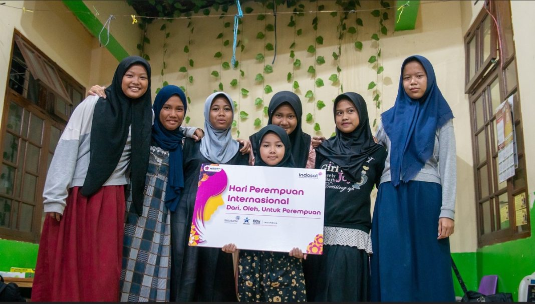 Menandai peringatan Hari Perempuan Internasional atau International Women’s Day (IWD) 2024, Indosat Ooredoo Hutchison (Indosat atau IOH) menegaskan komitmennya dalam mendorong inklusi dan pemberdayaan perempuan, baik di dalam maupun di luar perusahaan. Dengan tema ‘Inspire Inclusion’, Indosat mengambil langkah nyata untuk menjadikan inklusi sebagai inspirasi bagi semua pemangku kepentingan. Indosat bersama Lintasarta, Artajasa, dan BDx Indonesia telah menyalurkan berbagai barang layak pakai kepada yayasan perempuan di berbagai wilayah operasinya, seperti Sumatera, Jawa, Bali, Kalimantan, dan Sulawesi.