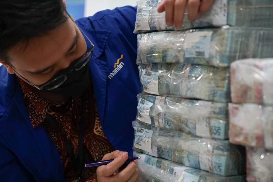 Bank Mandiri menyiapkan net kebutuhan uang tunai sekitar Rp 31,3 triliun untuk mengantisipasi peningkatan kebutuhan uang tunai di masyarakat
