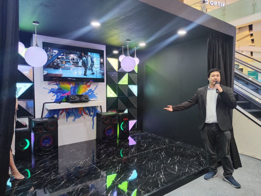 Vincent Martana Wenas, Head of Product Marketing Home Entertainment of LG Electronics Indonesia