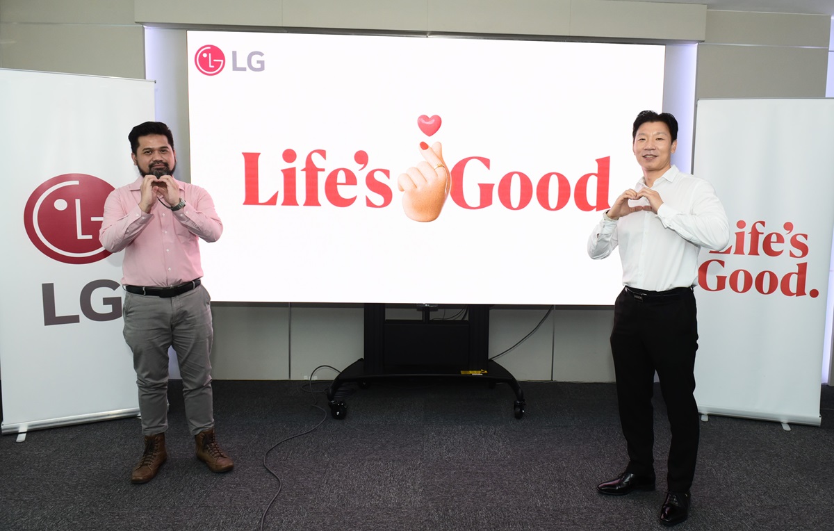 Jay Jang - Marketing and Relations Director of LG Electronics Indonesia dan Dedi Triono-Corporate Marketing Manager of LG Electronics Indonesia