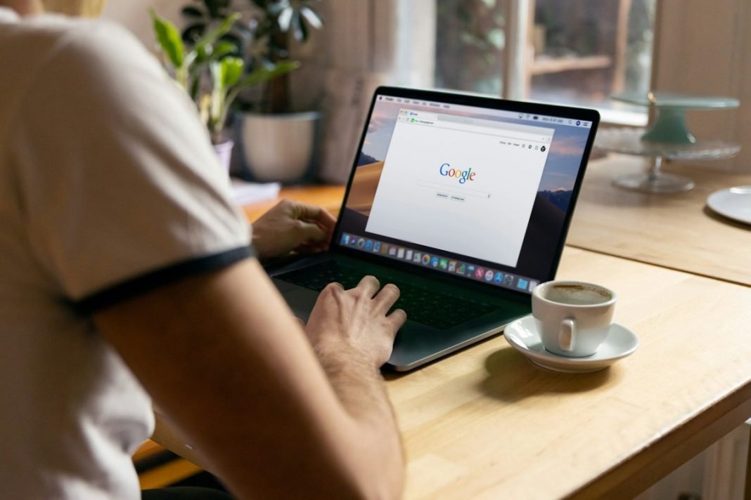Contohnya, karyawan sudah bisa menggunakan Google Agentspace untuk mengakses agen AI buatan Google seperti NotebookLM.