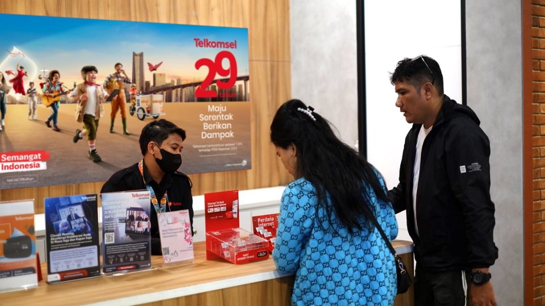 Telkomsel memaknai usia 29 tahun dengan mengusung semangat untuk Maju Serentak Berikan Dampak bagi Indonesia dengan senantiasa mendampingi masyarakat, memberikan pelayanan terbaik bagi setiap orang melalui ragam inisiatif, inovasi, dan aksi nyata yang dapat memperkuat inklusi digital nasional, sehingga membuka peluang kemajuan bangsa. Telkomsel juga berbagi kemeriahan hari jadi ke-29 bersama pelanggan dengan menghadirkan beragam program produk dan layanan bernilai tambah.