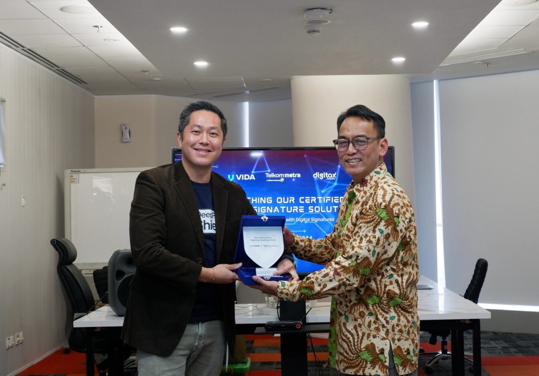 Niki Luhur-Founder dan Group CEO VIDA dan Irphan Wijaya-Director of Business Digital Transformation TelkomMetra