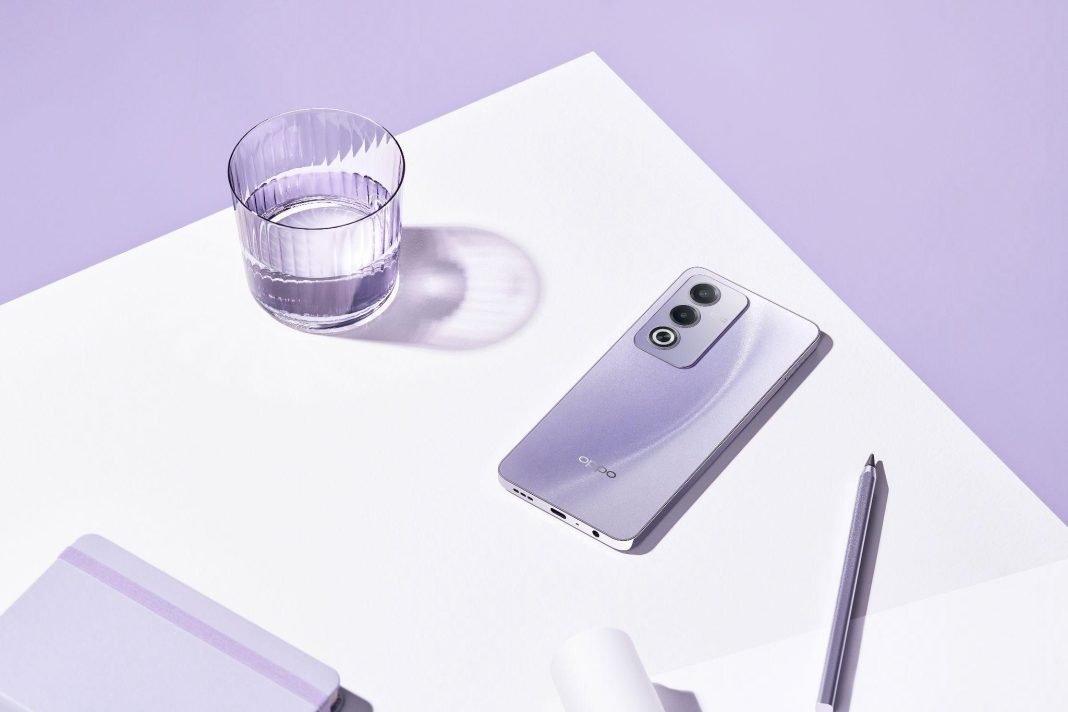Di Tiongkok, OPPO A3 Pro 5G dilengkapi dengan kamera utama yang lebih canggih, yaitu 64 MP. Kamera depan tetap sama dengan resolusi 8 MP.