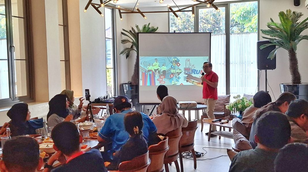 VP Corporate Communication Telkom, Andri Herawan Sasoko memberikan pemaparan terkait pergelaran perdana Digiland Run 2024 sebagai bagian dari perayaan HUT Telkom ke-59 yang siap digelar di akhir bulan Juli 2024.