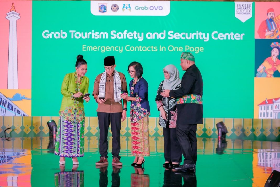 Dari kiri, Tirza Musunamy, Chief of Public Affairs, Grab Indonesia_ Sandiaga Uno, Menteri Pariwisata dan Ekonomi Kreatif RI_ Neneng Goenadi, Country Managing Director, Grab Indonesia