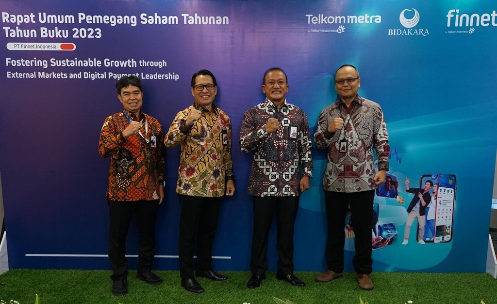 (Dari kiri ke kanan) Direktur Digital Business Finnet Apep Noormansyah, Direktur Enterprise Business Finnet Aziz Sidqi, Direktur Utama Finnet Rakhmad Tunggal Afifuddin dan Direktur Finance & Risk Management Finnet Fajar Wibawa saat RUPST Finnet Tahun Buku 2023, beberapa waktu lalu.
