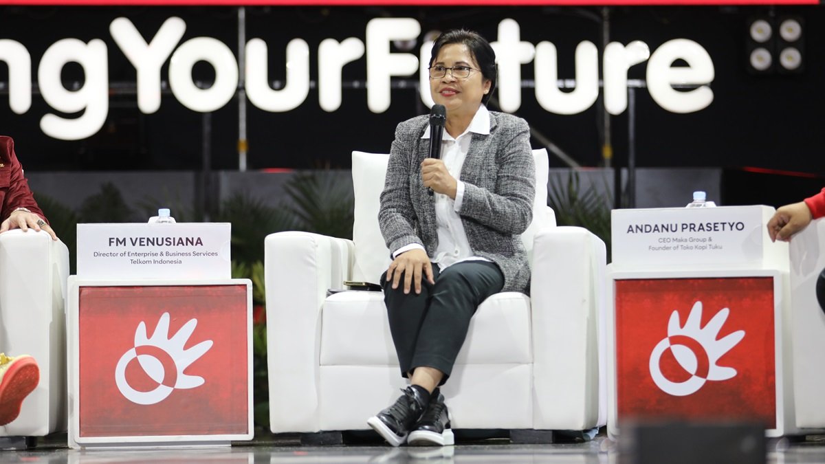 Direktur Enterprise and Business Service Telkom Indonesia, FM Venusiana R saat menjadi narasumber dalam sesi Elevating Your Enterprise di Tennis Indoor Senayan, Sabtu (27/7).