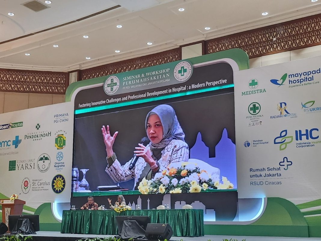 CEO AdMedika periode 2021-2024 Dwi Sulistiani, saat menjadi pembicara dalam Seminar PERSI 2024, beberapa waktu lalu.
