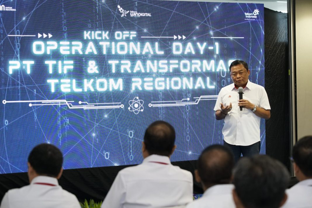 Direktur Utama Telkom Ririek Adriansyah dalam acara Kick Off Operational Day 1 PT Telkom Infrastruktur Indonesia (TIF) di Jakarta, Kamis (1/8).