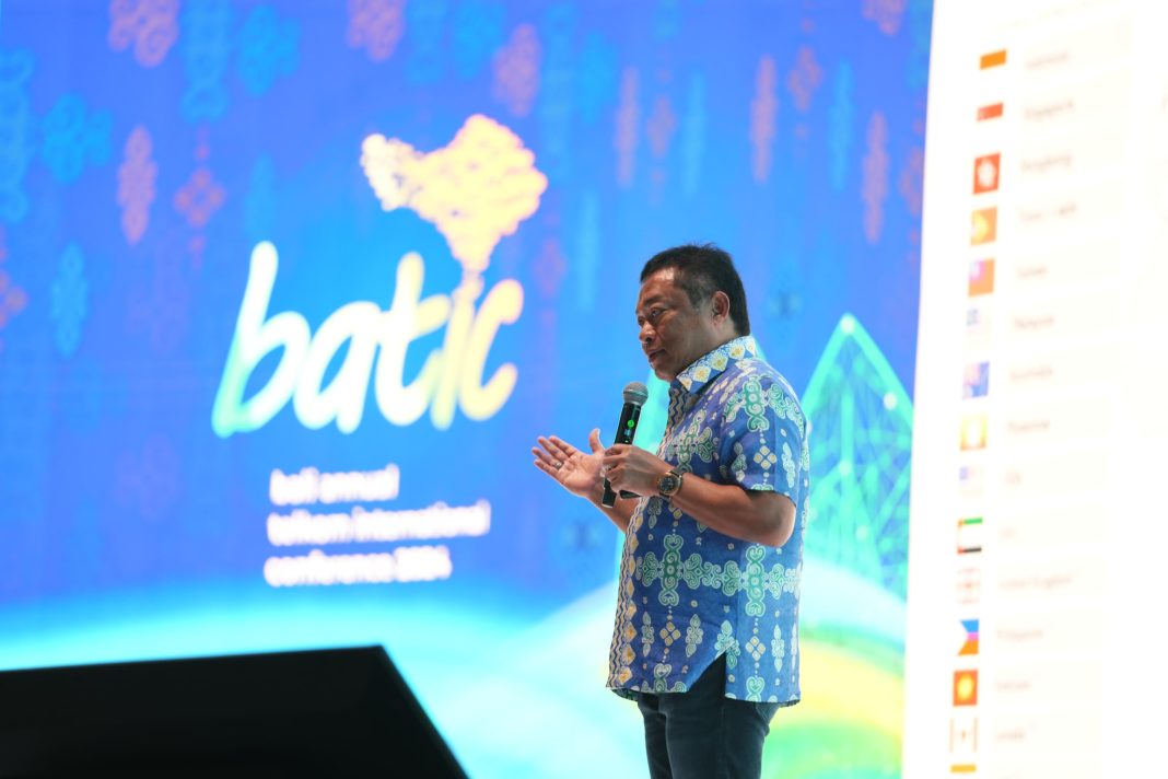 Direktur Utama Telkom Ririek Adriansyah memberikan opening speech saat pembukaan BATIC 2024 di Mangupura Hall, The Westin Nusa Dua Resort, Rabu (28/8)