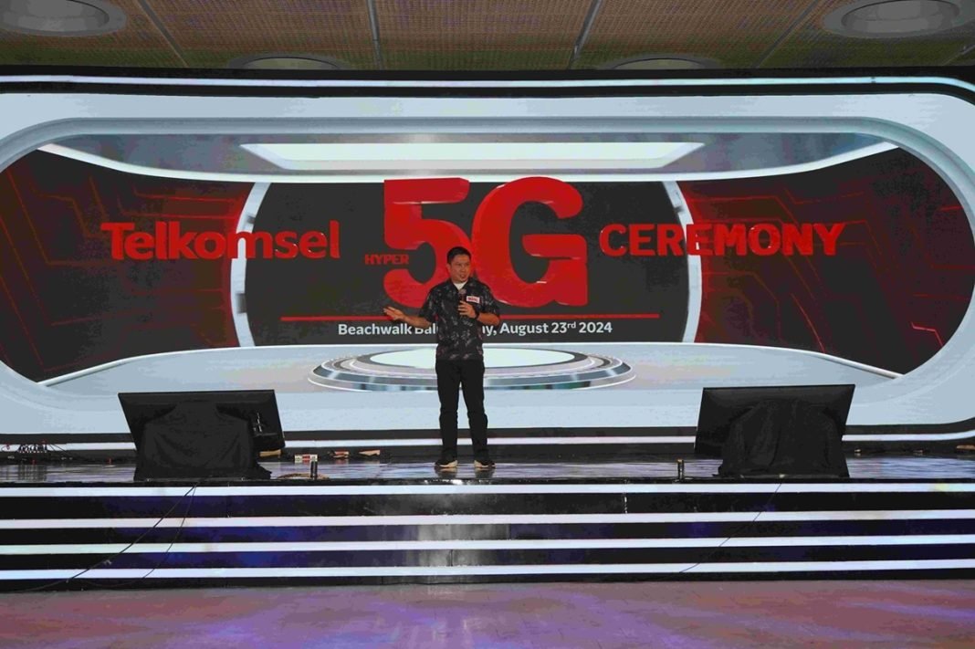 Direktur Marketing Telkomsel, Derrick Heng, menyampaikan pidato penting dalam acara seremoni ekspansi Hyper 5G di Bali, menegaskan komitmen Telkomsel dalam mempercepat transformasi digital Indonesia dan mendukung pertumbuhan sektor pariwisata lokal.