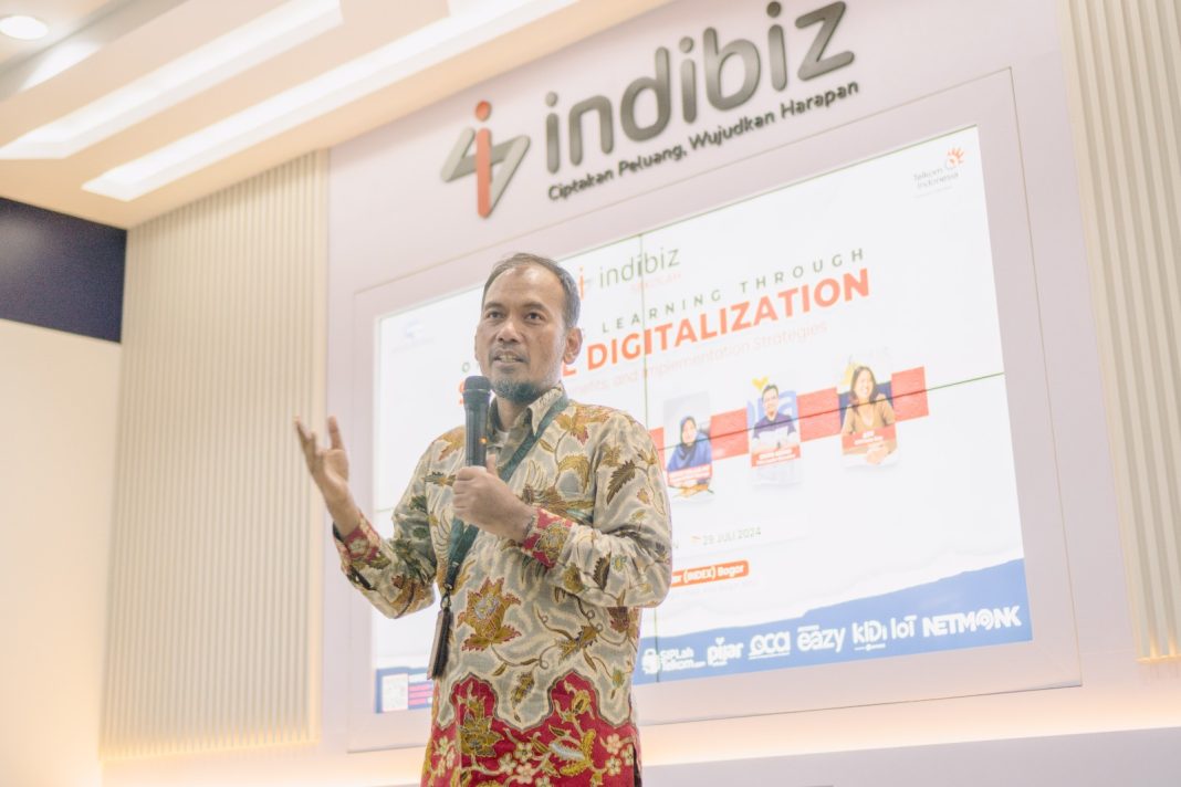 General Manager Witel Bogor Budi Susila dalam sambutannya pada acara #EduBizTalk yang diselenggarakan oleh Xooply by Metranet, melalui SIPLah Telkom (Sistem Informasi Pengadaan di Sekolah), beberapa waktu yang lalu.