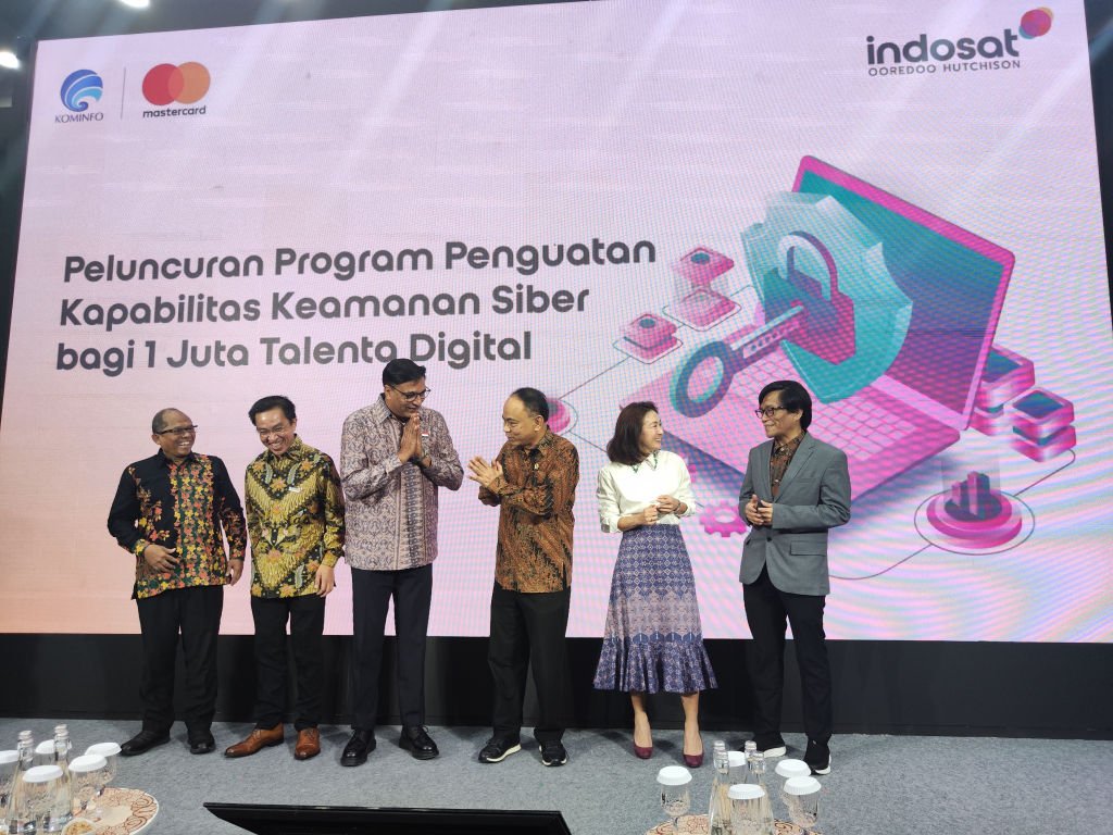 Sebagai langkah strategis dalam memperkuat ekosistem digital Indonesia, Kementerian Komunikasi dan Informatika RI telah bekerja sama dengan Cybersecurity Center of Excellence oleh Indosat dan Mastercard Indonesia dalam meluncurkan akademi daring untuk mempersiapkan satu juta masyarakat Indonesia di bidang keamanan siber. Inisiatif ini menandai langkah penting dalam perjalanan Indonesia untuk menjadi ekonomi digital global.