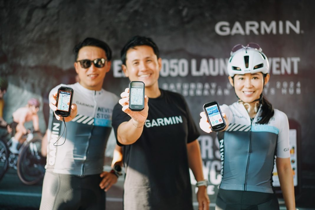 (Kiri-kanan) Benny Lim, Cycling Enthusiast_ Rian Krisna, Marketing Communication Manager Garmin Indonesia dan Lydia Tjoa, Cycling Enthusiast