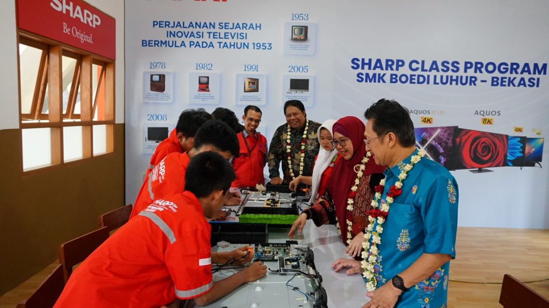 Kurikulum Sharp class sangat bersinergi dengan kurikulum sekolah, semoga lulusan kami bisa menjadi siswa yang kompetitif dan mandiri