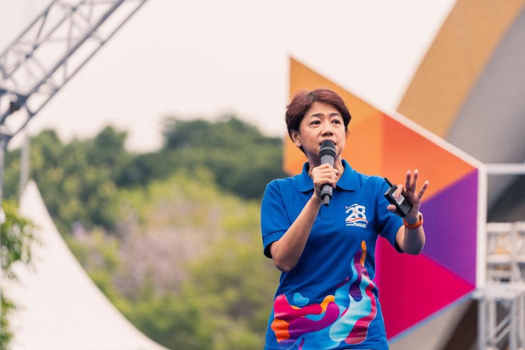 Direktur & Chief Enterprise Business and Corporate Affairs Officer XL Axiata Yessie D. Yosetya