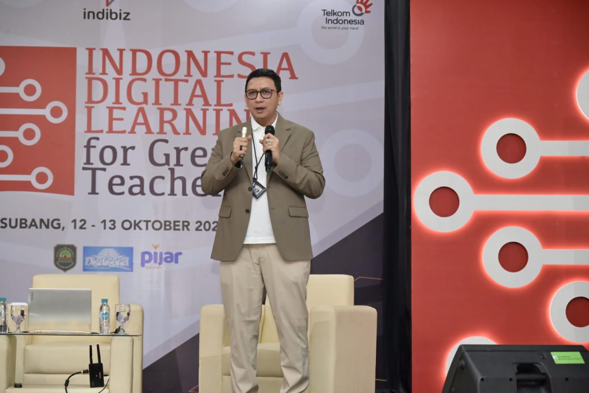 EVP Telkom Regional II E. Kurniawan dalam acara “Indonesia Digital Learning for Great Teacher” yang berlangsung pada 12-13 Oktober 2024, di Gedung Serbaguna Mulia Kabupaten Subang.