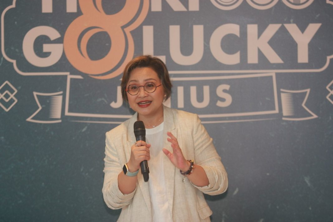 Anita Ekasari, Jenius Business Stream Head saat memberikan pemaparan tentang Hoki Go Lucky Bank BTPN