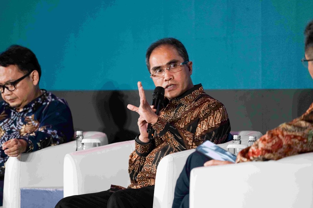 Honesti Basyir, Direktur Group Business Development Telkom Indonesia, memberikan penjelasan tentang inisiatif Telkom Group melalui Five Bold Moves, yang mendukung akselerasi transformasi digital Indonesia.