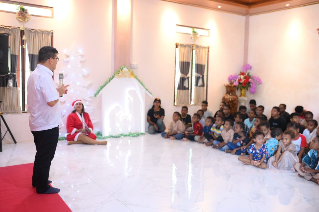 Menyambut perayaan Natal 2024, Indosat hadir berbagi kasih melalui program Indosat Berbagi Kasih. Program ini melibatkan partisipasi aktif para karyawan Indosat, yang dikenal sebagai Hiro, untuk memberikan kontribusi nyata kepada masyarakat yang membutuhkan. Dengan tema 