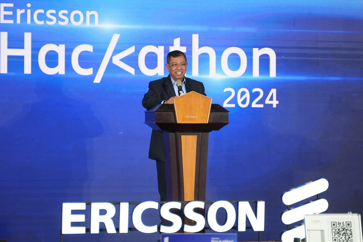 Kepala Badan Pengembangan Sumber Daya Manusia Industri (BPSDMI), Drs. Masrokhan menyampaikan kata penutup pada acara pengumuman pemenang Ericsson Hackathon 2024 di Jakarta (10/12/2024). Melalui kesempatan ini, Masrokhan menyampaikan apresiasi kepada pemenang dan penyelenggara Ericsson Hackathon 2024 dalam menghadirkan inovasi untuk mentransformasi industri manufaktur di Indonesia.
