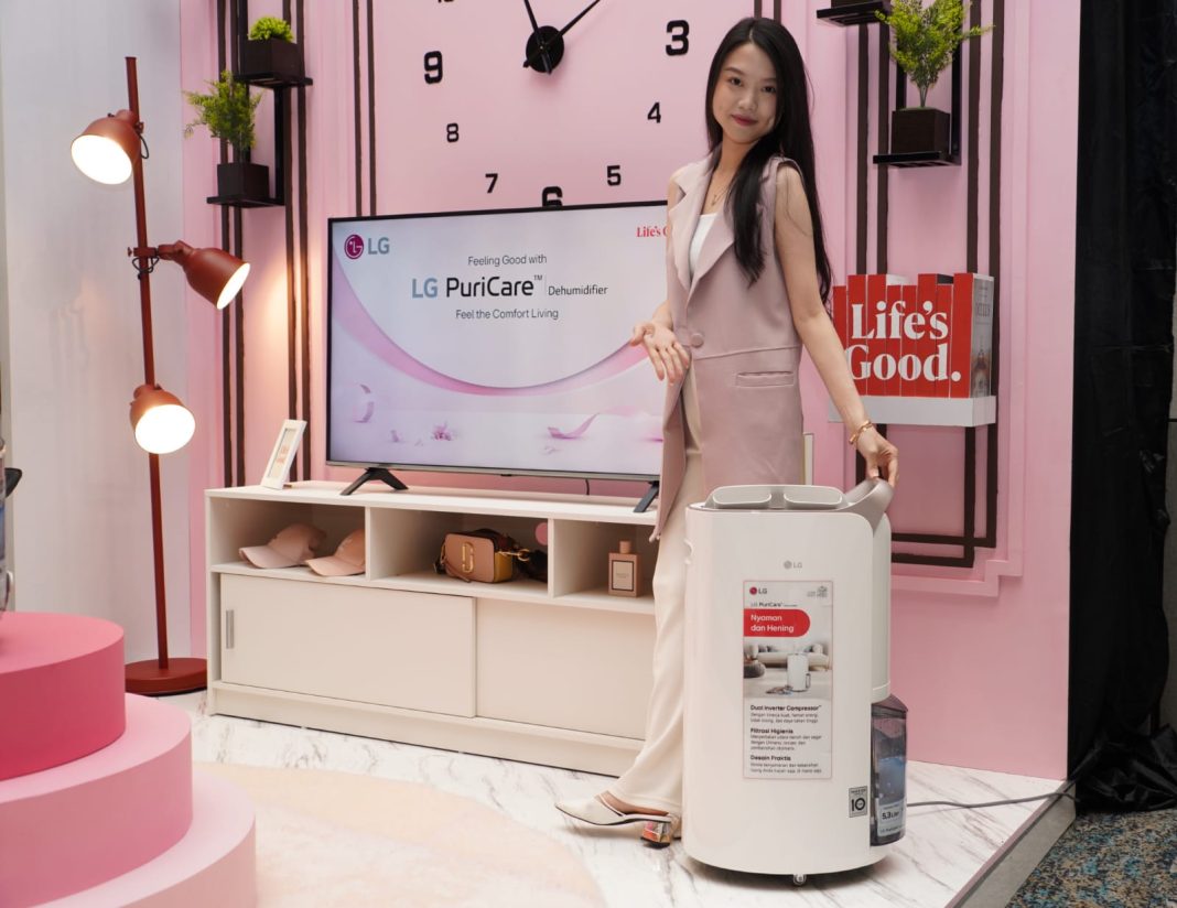 LG PuriCare Dehumidifier model MD19GQGE0. Yang membuatnya canggih, tak hanya punya kemampuan mengurangi tingkat kelembapan