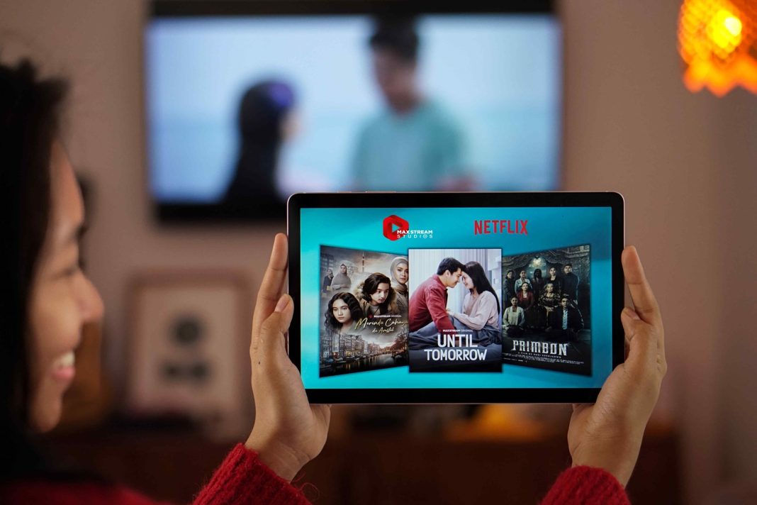 MAXStream Studios secara resmi melisensikan film original Primbon, Merindu Cahaya de Amstel, dan Until Tomorrow ke Netflix.