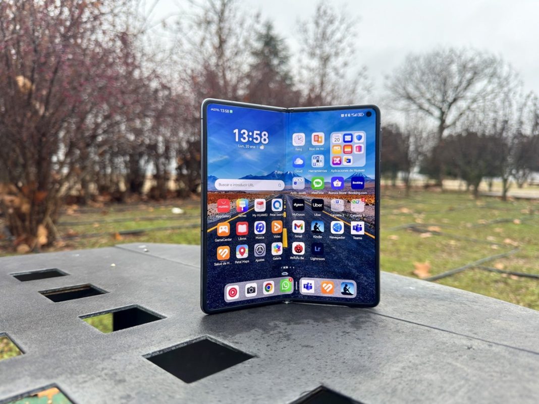 Temuan riset menunjukkan bahwa Android terus mendominasi secara global, diikuti oleh iOS di posisi kedua dan HarmonyOS di posisi ketiga.
