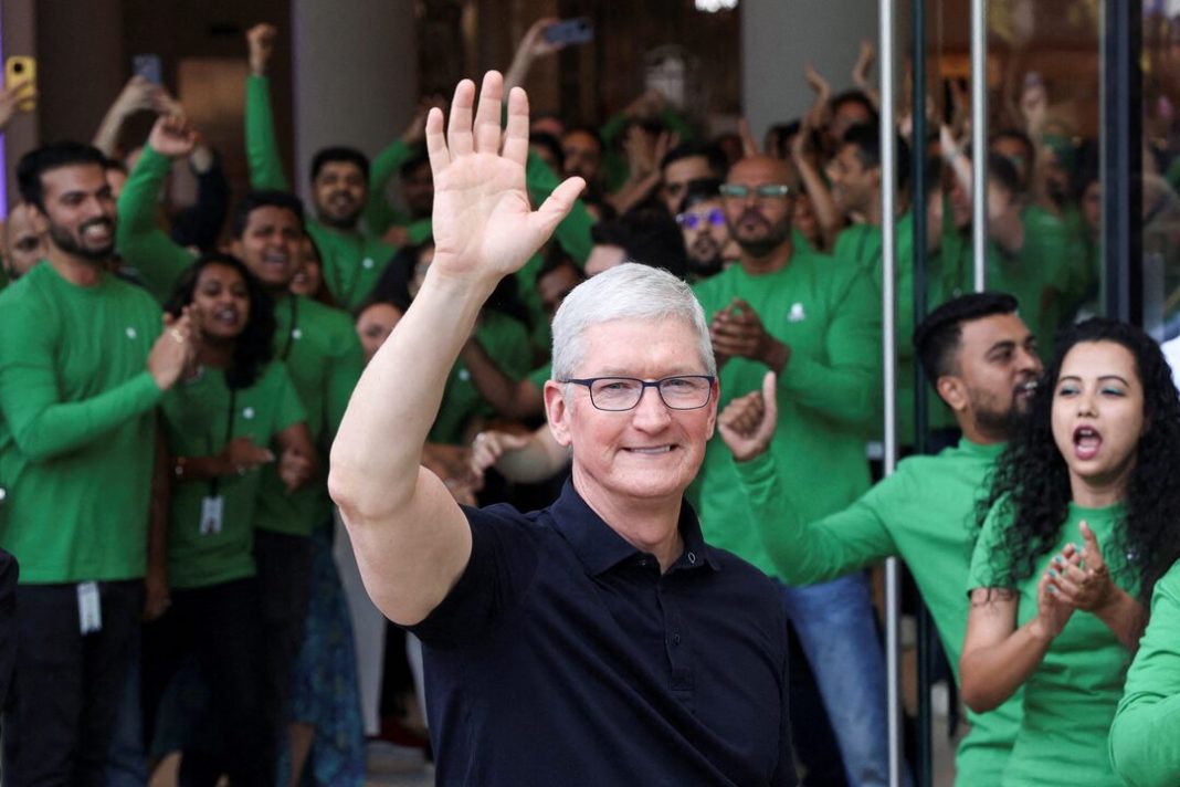 CEO Apple Tim Cook terus memuji-muji India sebagai pasar yang sangat prospektif bagi raksasa teknologi itu.