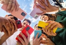 Daftar 5 HP Baterai Awet 4 Jutaan untuk Mobilitas Tinggi Vivo memimpin pasar ponsel pintar India dalam hal ponsel pintar yang dipasok. Pangsa pasar volume pembuat ponsel pintar Tiongkok meningkat