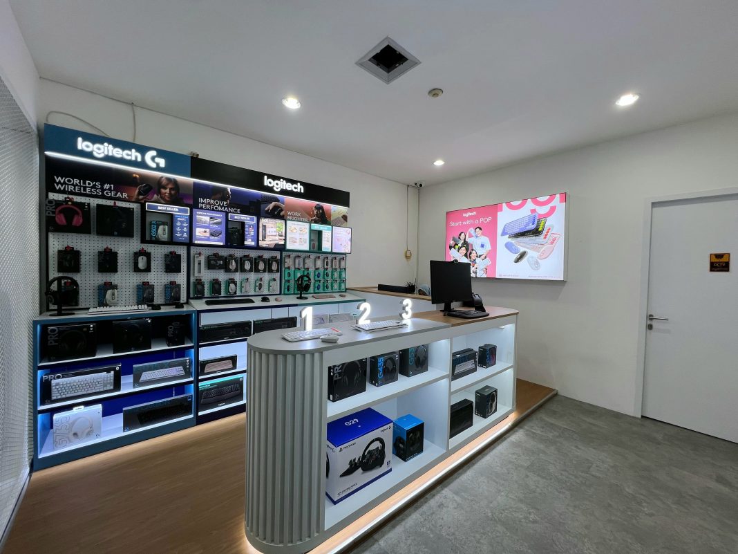Logitech Resmi Membuka Brand Store di Mangga Dua Mall