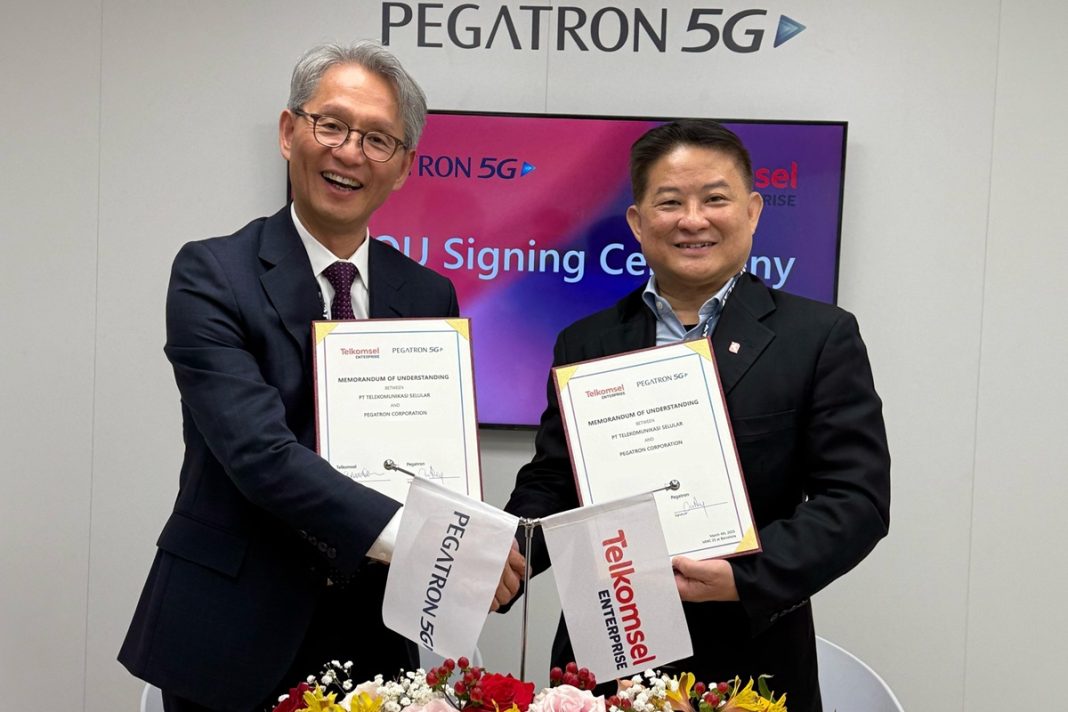 Kolaborasi Telkomsel dan Pegatron 5G di MWC 2025_1-3: Telkomsel dan Pegatron 5G sepakat menerapkan solusi 5G Smart Manufacturing yang mengintegrasikan penuh Internet of Things (IoT) dalam otomatisasi proses produksi di fasilitas PT Pegaunihan Technology Indonesia, anak usaha Pegatron di Batam.