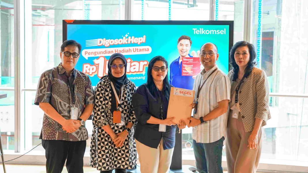 Pengumuman Grand Prize THR Lebaran Digosok Hepi di Telkomsel Smart Office Jakarta (20/3).