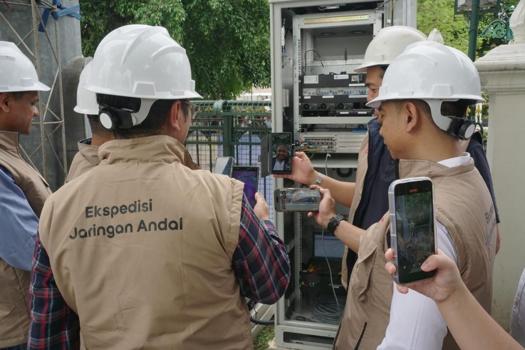 Indosat mencatatkan lonjakan trafik data sebesar 21% sepanjang periode Idulfitri 1446 H dibandingkan hari biasa. Peningkatan ini dipicu oleh tingginya penggunaan aplikasi digital oleh pelanggan selama periode Ramadan dan Idulfitri. Indosat mencatat lima aplikasi yang mengalami lonjakan aktivitas digital tertinggi berturut-turut adalah WhatsApp, Tiktok, Facebook, Youtube, dan Instagram. Tingginya kebutuhan digital pelanggan dapat diantisipasi dengan dengan baik melalui kesiapan jaringan yang andal dan merata. Puncak kenaikan lalu lintas data selama periode Idulfitri terjadi saat arus balik tanggal 4 April 2025.