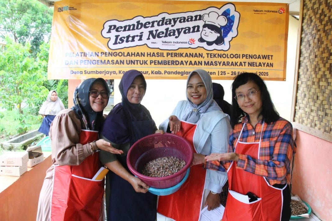 Pelatihan Pengolahan Hasil Perikanan, Teknologi Pengawet dan Pengemasan untuk Pemberdayaan Masyarakat Nelayan, di Kampung Hunian Tetap (Huntap), Desa Sumberjaya, Kab. Pandeglang, beberapa waktu yang lalu.