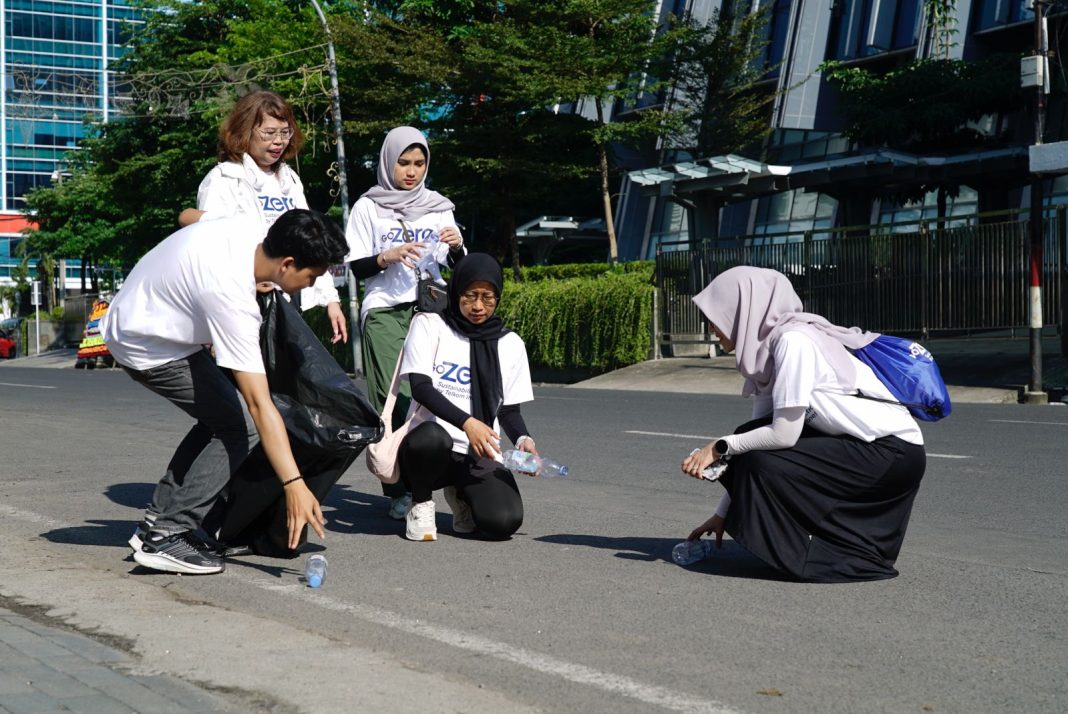 Telkom mengedepankan partisipasi aktif karyawan melalui GoZero% Active Challenge & Clean-Up Walk