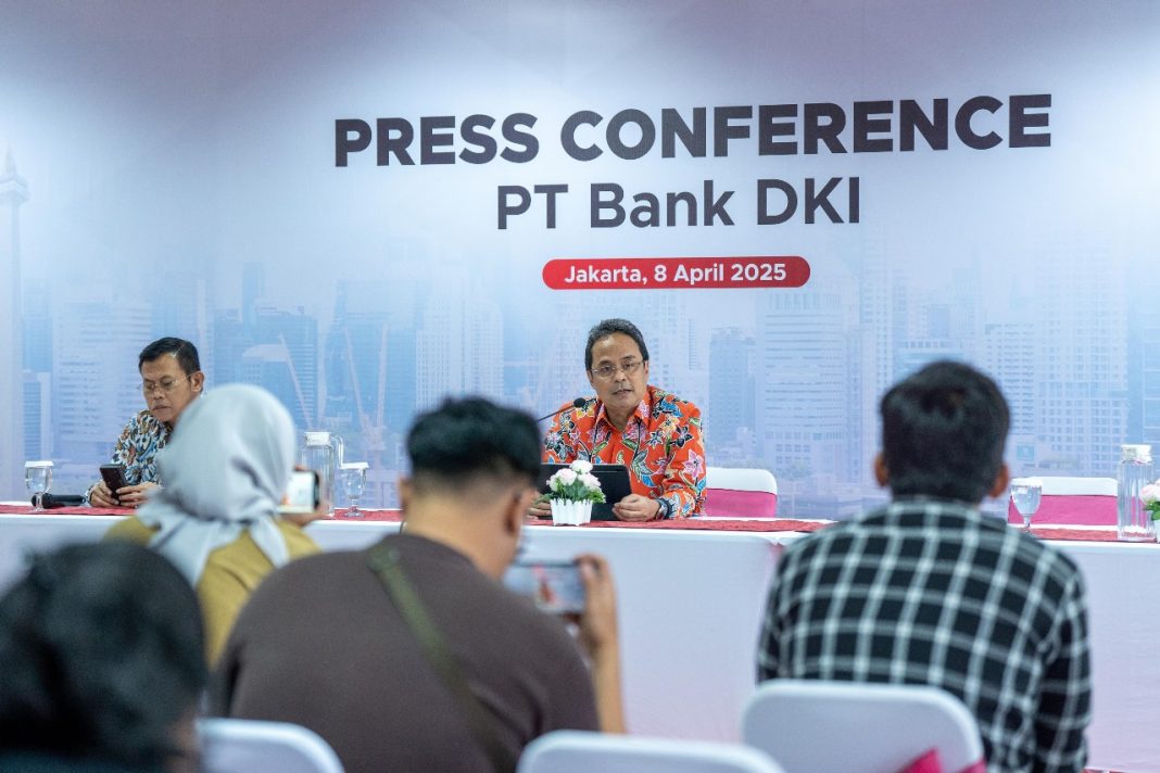 Agus Haryoto Widodo menyampaikan klarifikasi resmi dari manajemen Bank DKI terkait gangguan sistem layanan bank